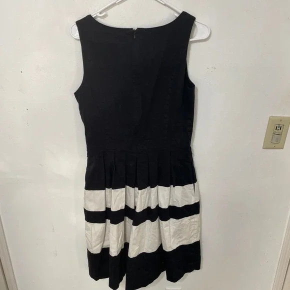 White House Black Market Black White Striped Pleated Fit & Flare Dress 8 READ - Picture 4 of 6